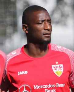 Fußballspieler Serhou Guirassy im Trikot des VfB Stuttgart.